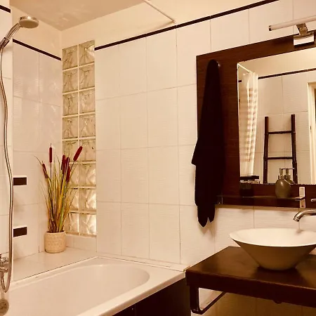 Flat Apartment *